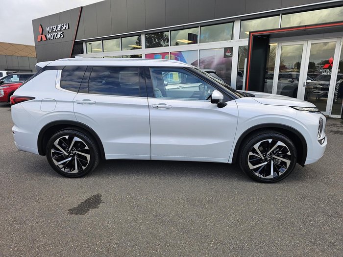2023 Mitsubishi Outlander Exceed