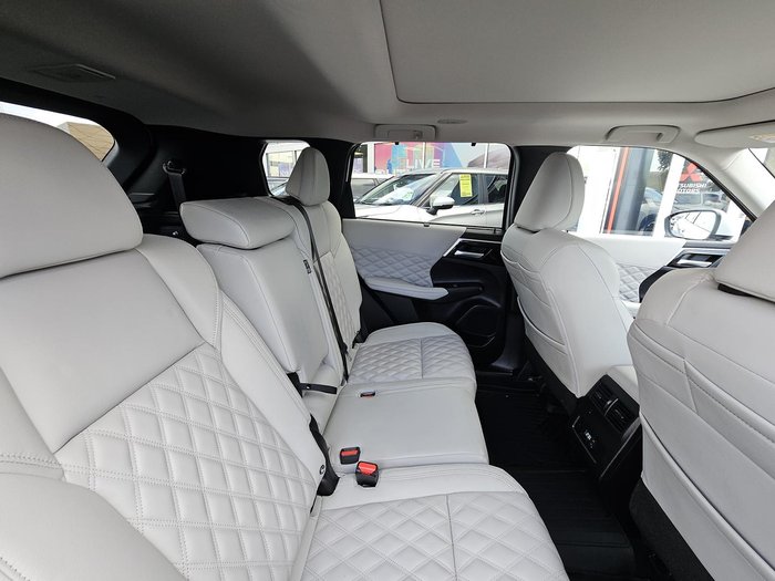 2023 Mitsubishi Outlander Exceed