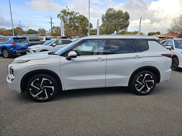 2023 Mitsubishi Outlander Exceed