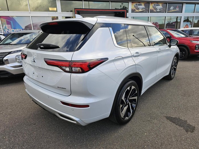 2023 Mitsubishi Outlander Exceed