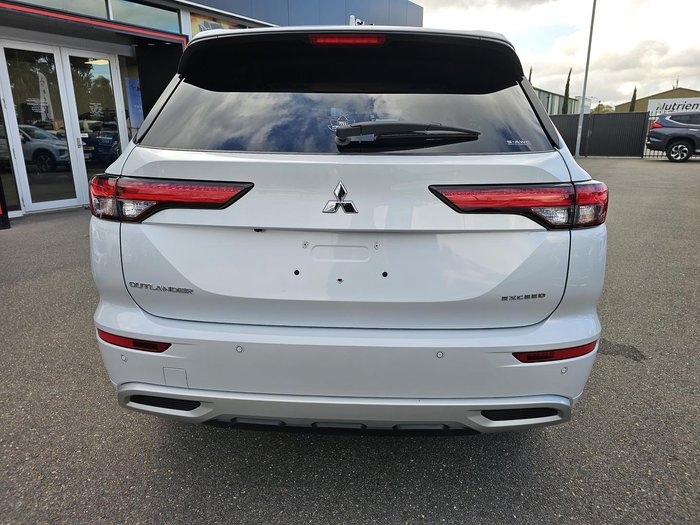 2023 Mitsubishi Outlander Exceed