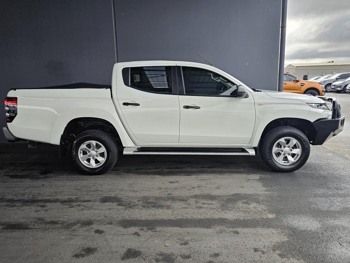 2022 Mitsubishi Triton GLX+