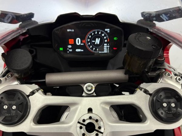 2022 DUCATI PANIGALE V2 Red