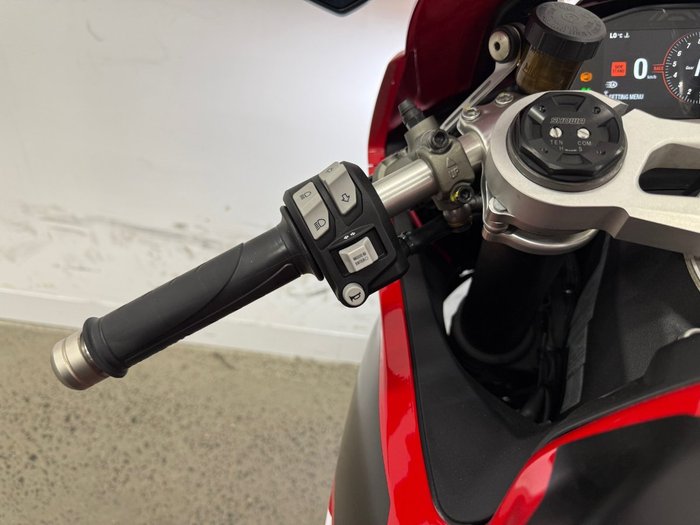 2022 DUCATI PANIGALE V2 Red