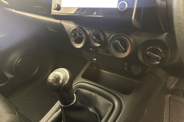 2022 Toyota Hilux SR