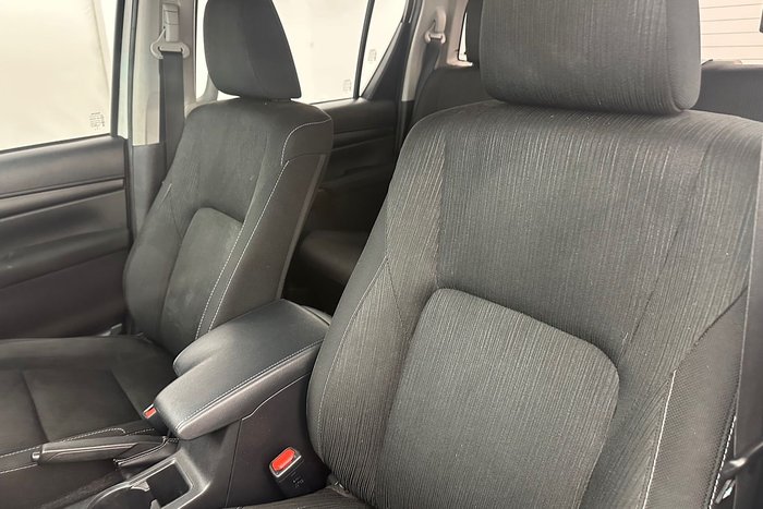 2022 Toyota Hilux SR