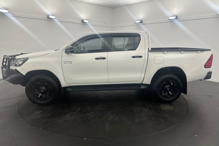 2022 Toyota Hilux SR