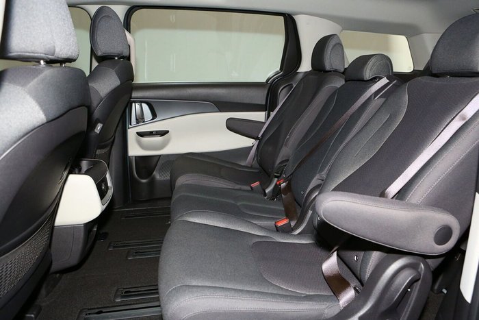 2023 Kia Carnival S