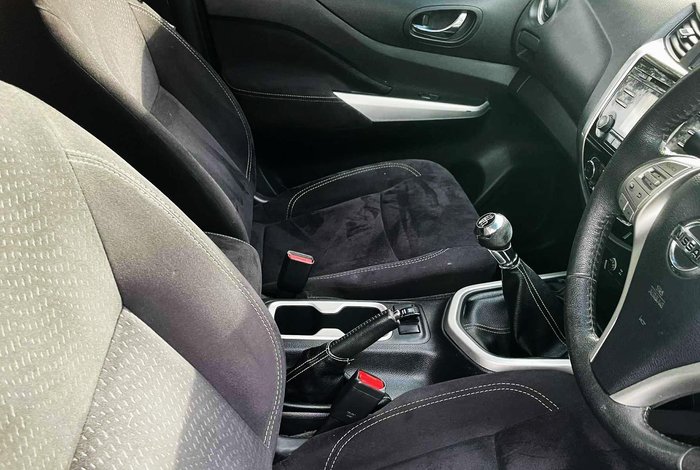 2015 Nissan Navara ST