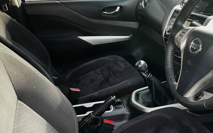2015 Nissan Navara ST
