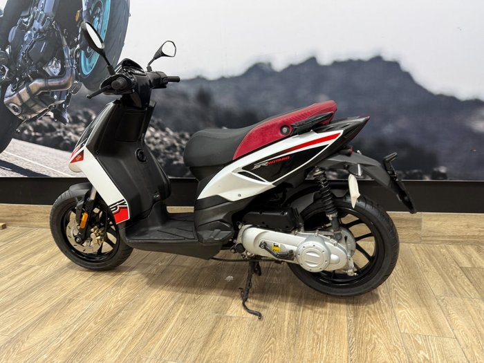2014 APRILIA SR MT 50 WHITE