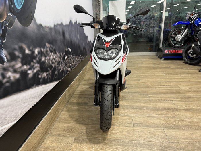 2014 APRILIA SR MT 50 WHITE