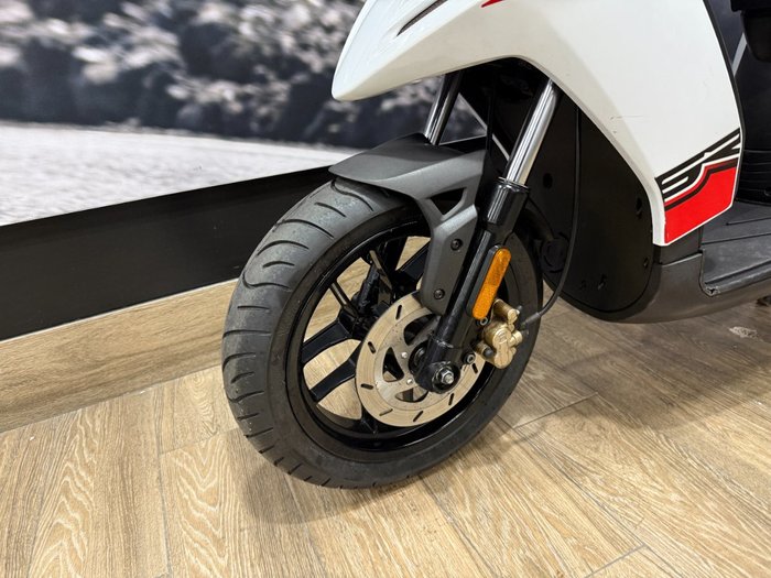 2014 APRILIA SR MT 50 WHITE