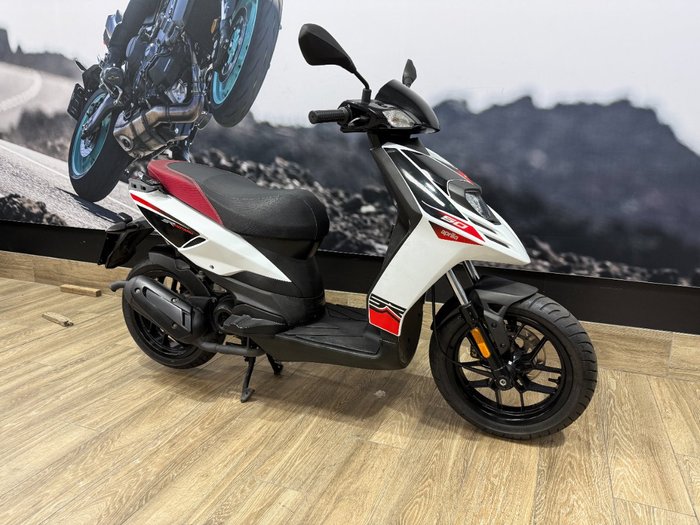 2014 APRILIA SR MT 50 WHITE