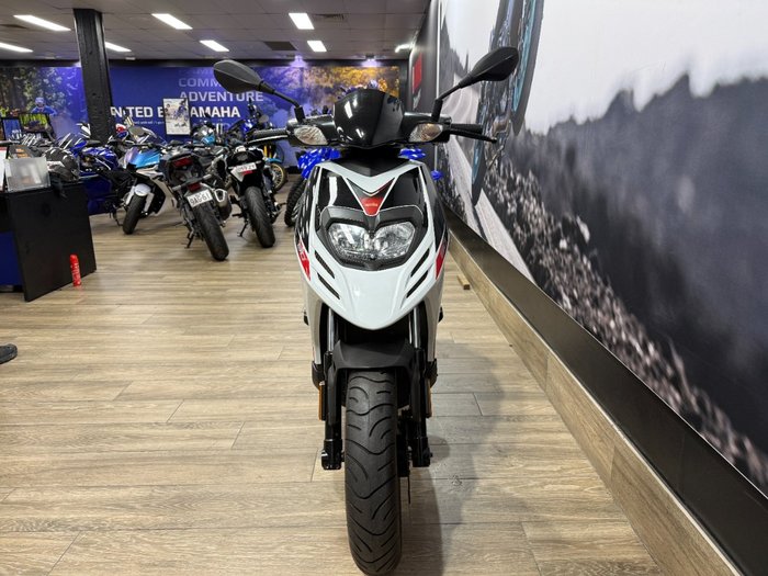 2014 APRILIA SR MT 50 WHITE