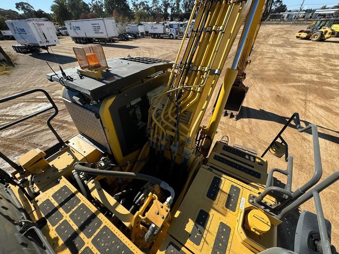 2018 Komatsu Pc360 Lc-11
