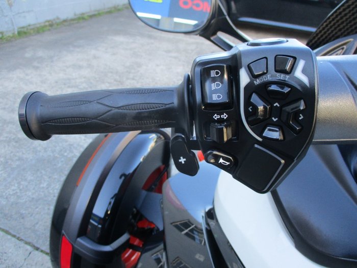 2015 BRP SPYDER RS-S SE5 WHITE