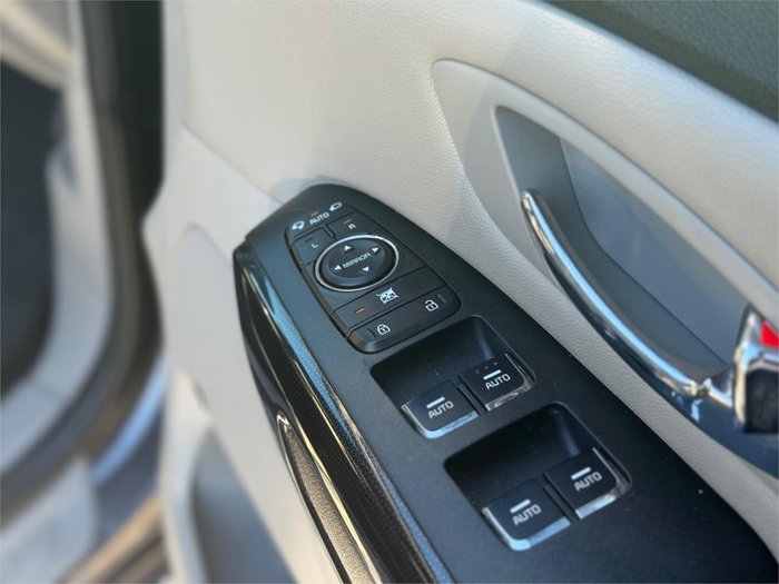 2019 KIA CARNIVAL SLi