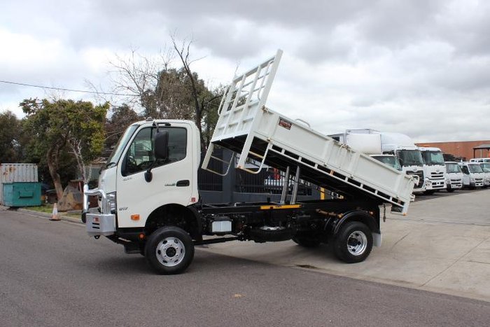2022 Hino 817 4X4 Tipper 4x4 WHITE