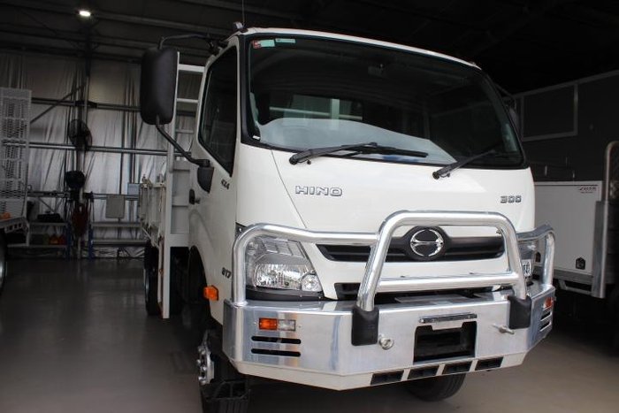 2022 Hino 817 4X4 Tipper 4x4 WHITE