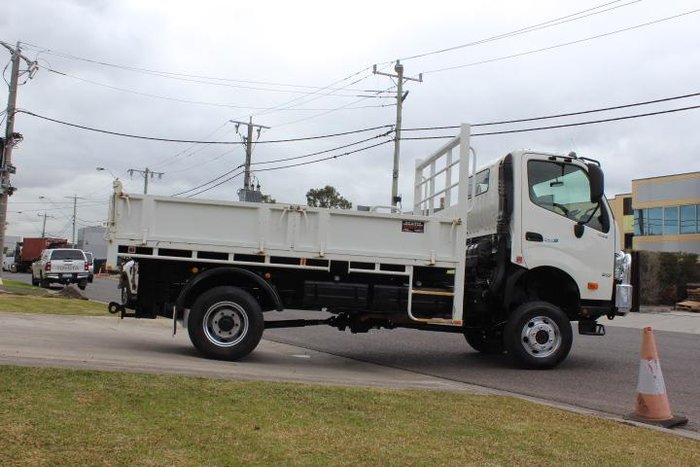 2022 Hino 817 4X4 Tipper 4x4 WHITE