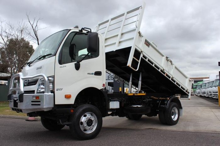 2022 Hino 817 4X4 Tipper 4x4 WHITE