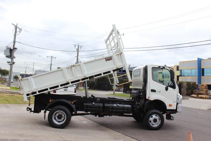2022 Hino 817 4X4 Tipper 4x4 WHITE
