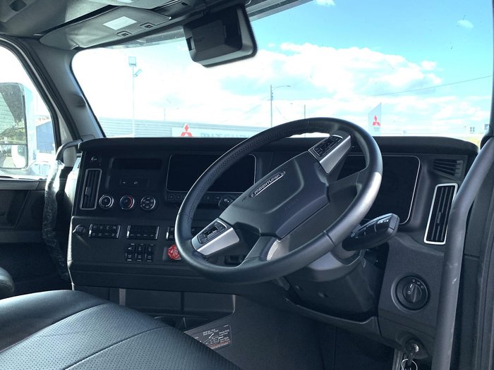 2025 Freightliner Cascadia 126 white