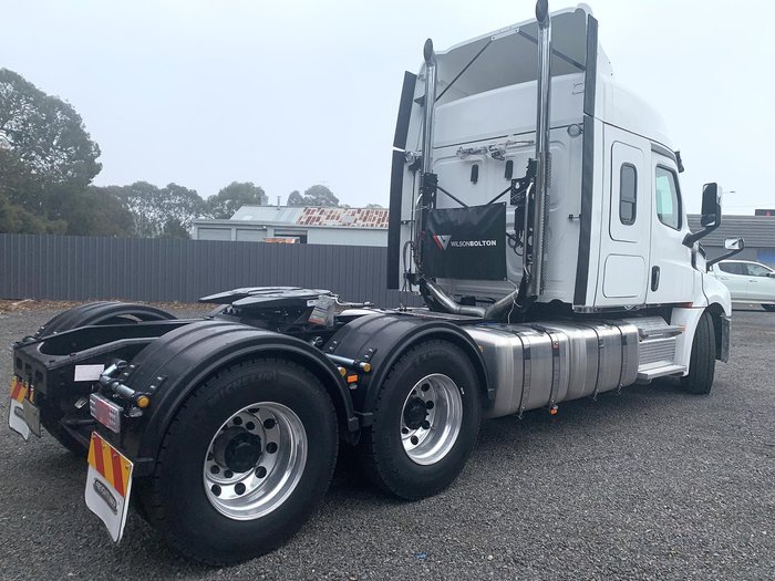 2025 Freightliner Cascadia 126 white