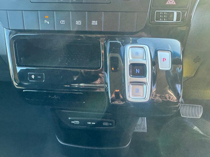 2022 Hyundai STARIA 