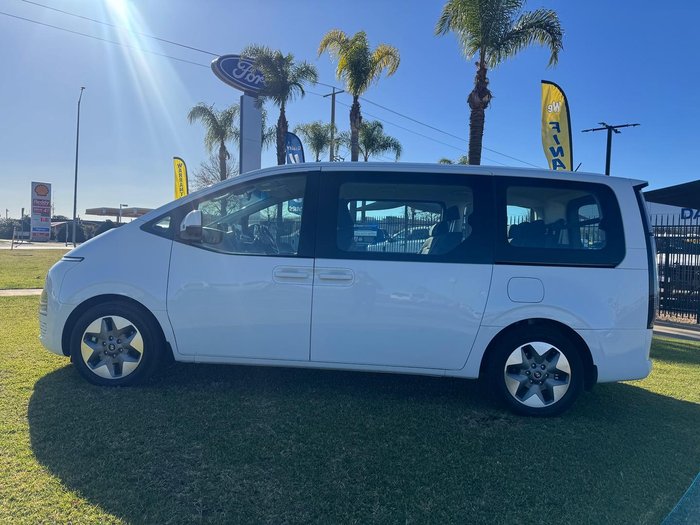 2022 Hyundai STARIA 