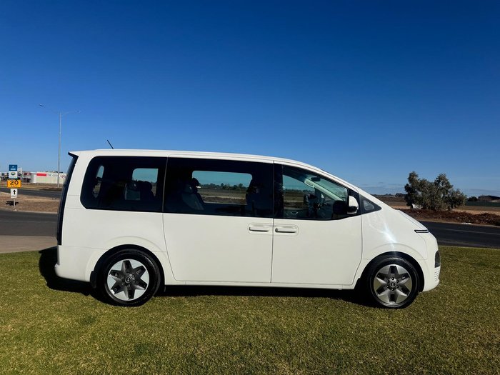 2022 Hyundai STARIA 