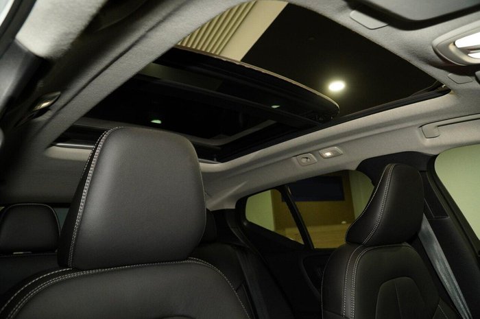 2023 Volvo XC40 Ultimate B5 Dark