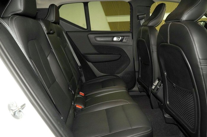 2023 Volvo XC40 Ultimate B5 Dark