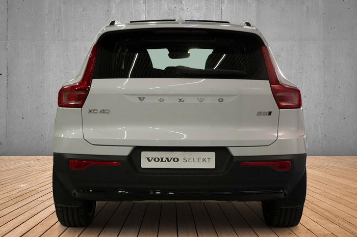 2023 Volvo XC40 Ultimate B5 Dark