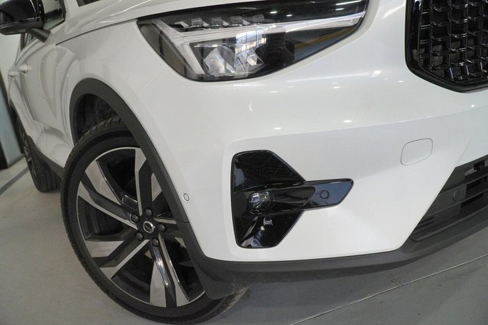 2023 Volvo XC40 Ultimate B5 Dark
