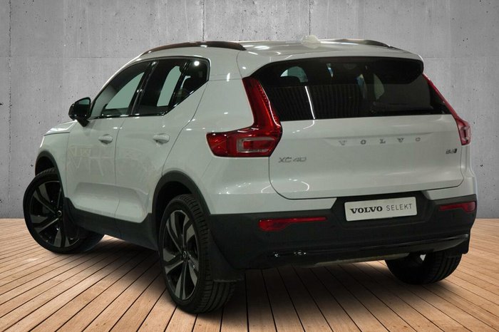 2023 Volvo XC40 Ultimate B5 Dark