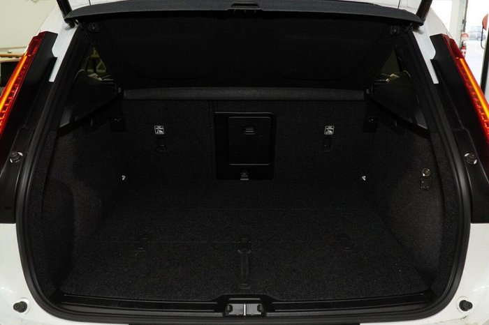 2023 Volvo XC40 Ultimate B5 Dark