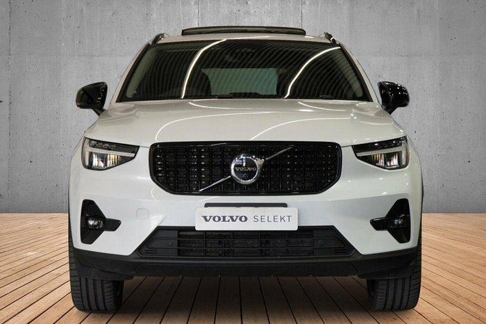 2023 Volvo XC40 Ultimate B5 Dark