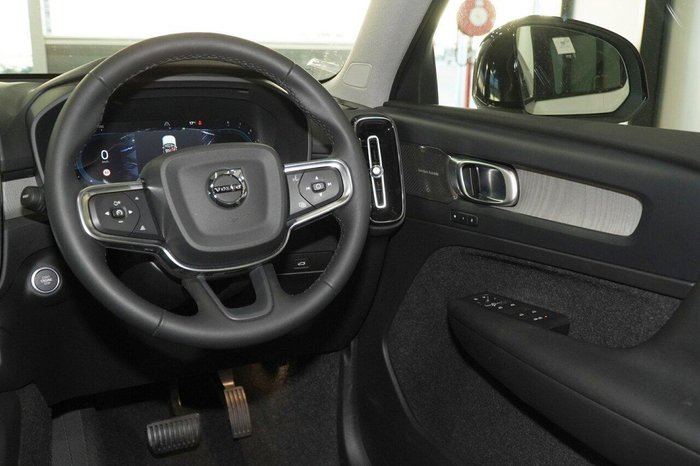 2023 Volvo XC40 Ultimate B5 Dark