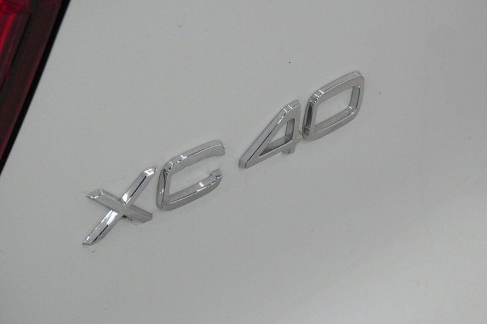 2023 Volvo XC40 Ultimate B5 Dark