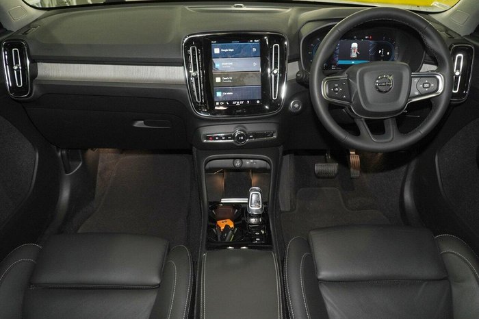 2023 Volvo XC40 Ultimate B5 Dark