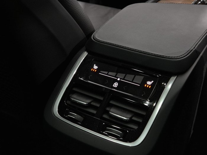 2024 Volvo XC90 Ultimate B5 Bright