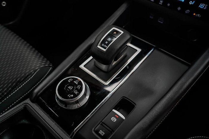 2025 Mitsubishi Outlander ES
