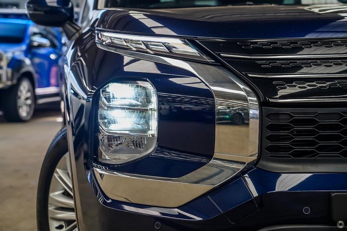 2025 Mitsubishi Outlander ES