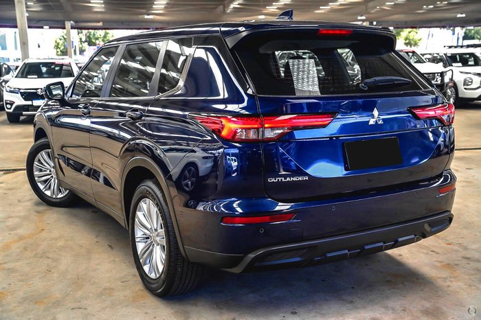 2025 Mitsubishi Outlander ES