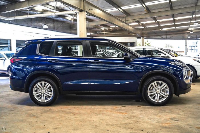 2025 Mitsubishi Outlander ES