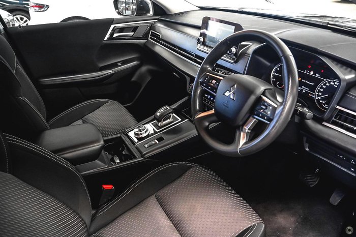 2025 Mitsubishi Outlander ES