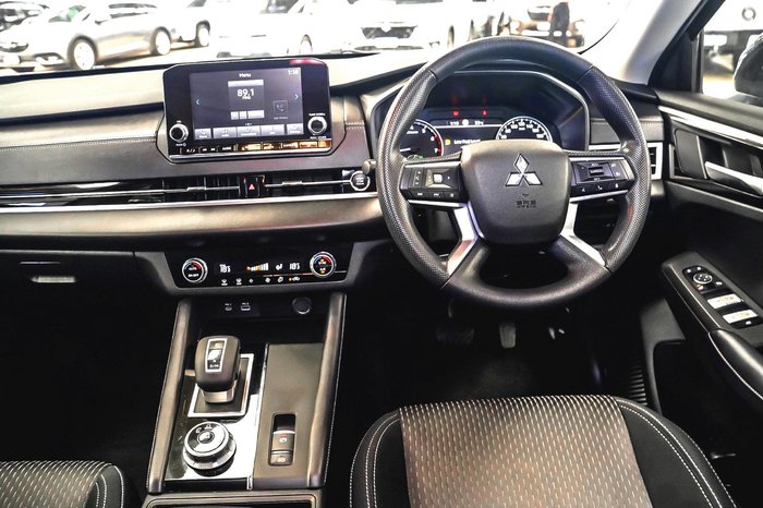 2025 Mitsubishi Outlander ES