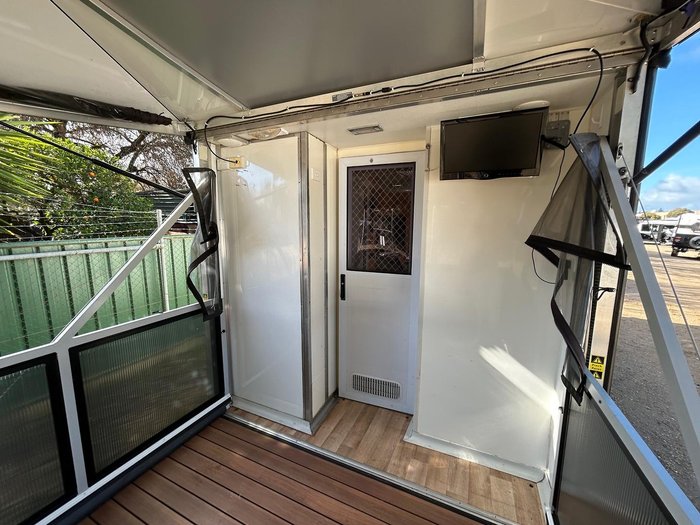 2012 Royal Flair Piazza